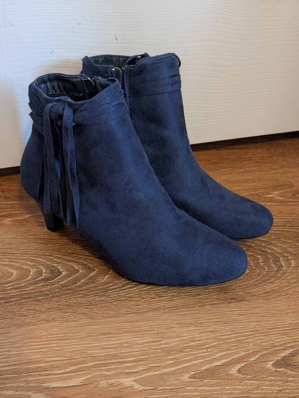 Like New Angel Steps Women’s Navy Suede Ankle Boots Size 9